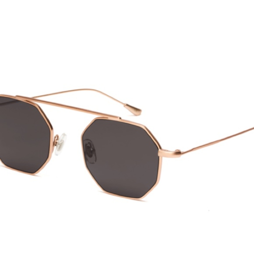 WONDERLAND Gold and Black Hexagonal Sunglasses